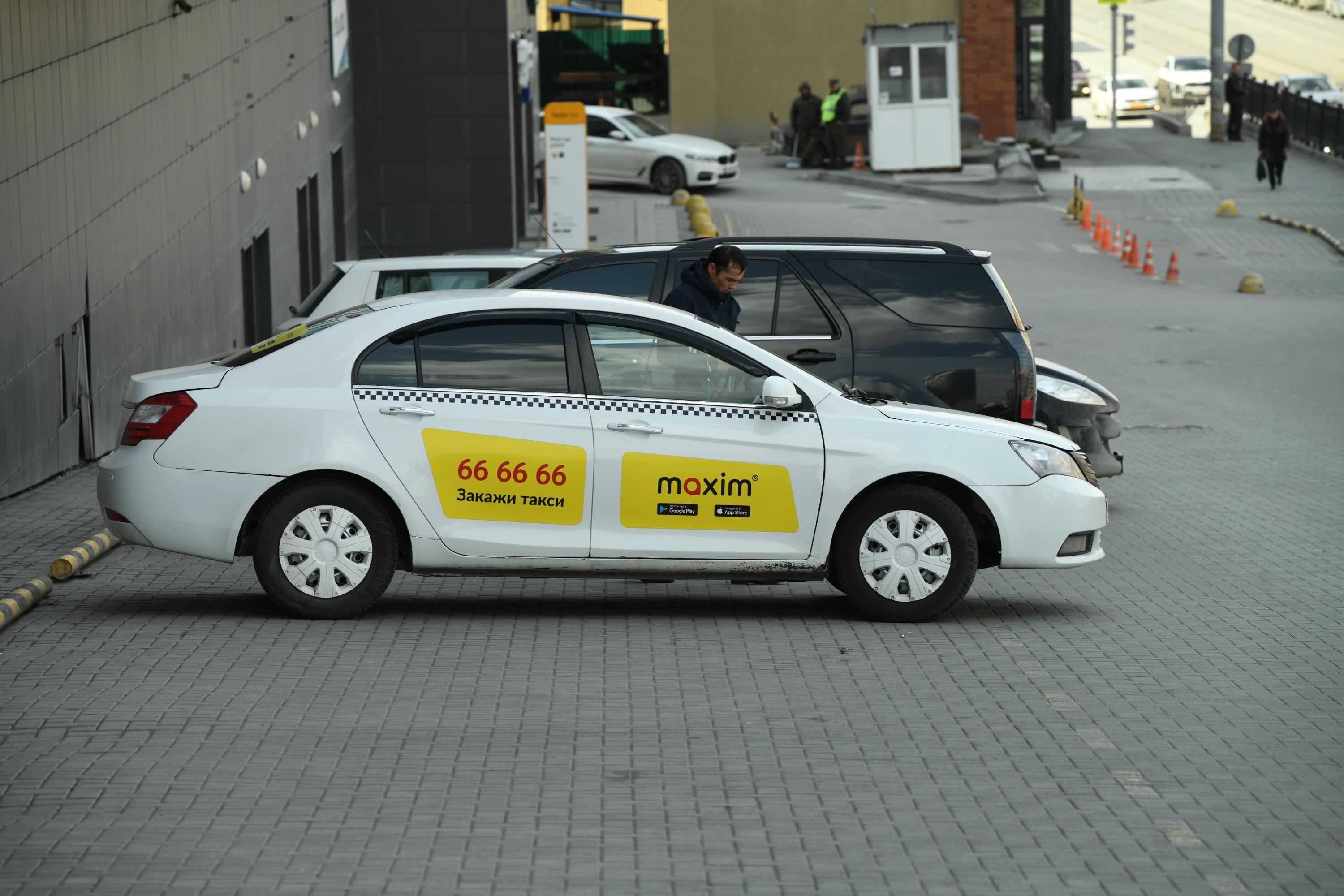 Машина для такси 2023. Такси новый сервис.
