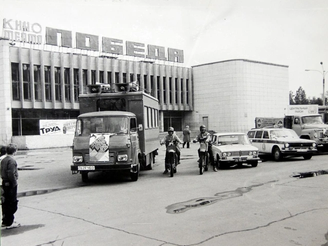 Мотоциклисты и автолюбители участвовали в соревнованиях «Зеленая волна». Они проводились в центре города или районов | Источник: Maxxasot / Vk.com 