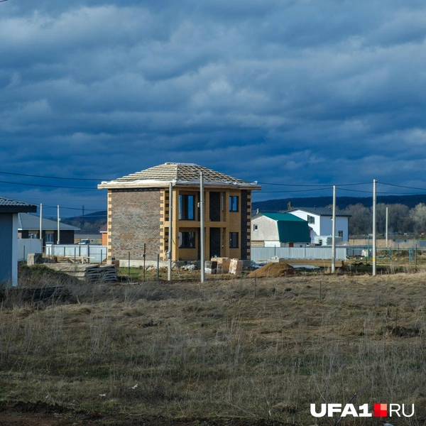 Почти достроен двухэтажный домик | Источник: Булат Салихов / UFA1.RU