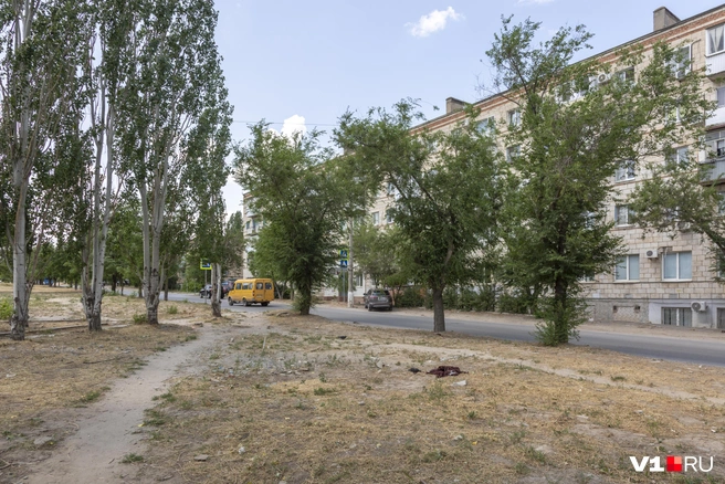 Жители считают, что фонтан надо было восстановить и запустить, а не ломать | Источник: Константин Завриков / V1.RU