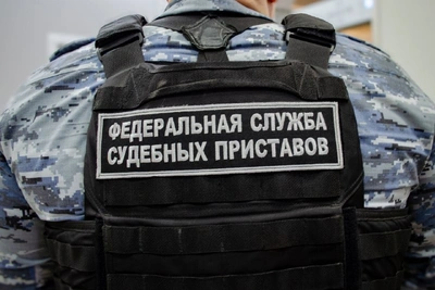 Должник по алиментам в Хакасии разбил смартфон при попытке ареста