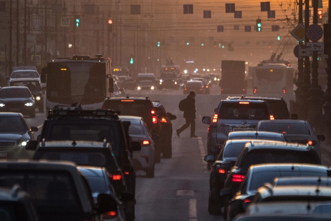 Некоторые участки города парализованы | Источник: Михаил Огнев / FONTANKA.RU