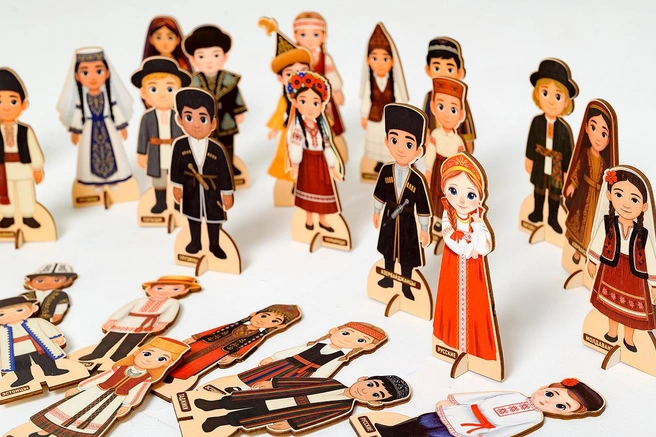 Фигурки представителей различных национальностей России | Источник: фабрика детской игрушки