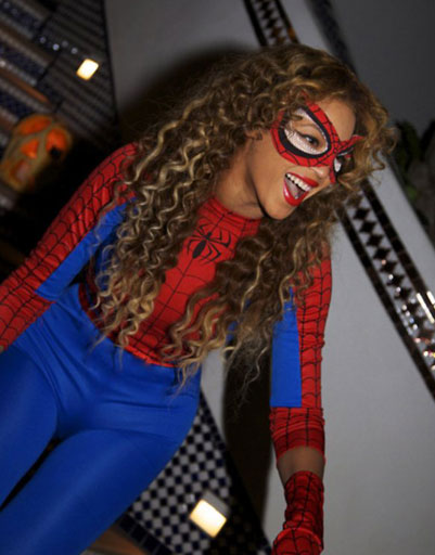 Бейонсе в костюме "человека-паука"