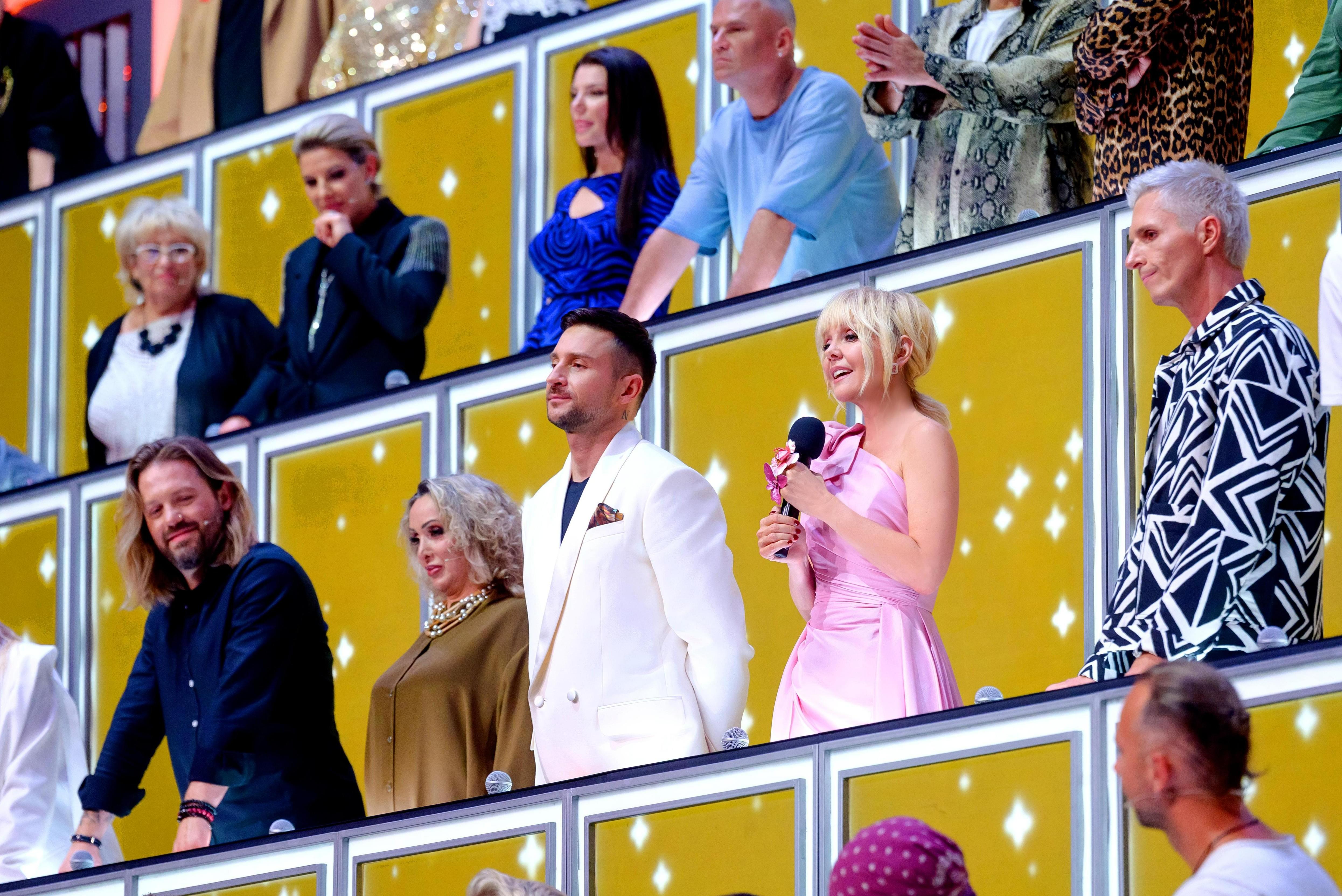 «  !»:     «-,  !»