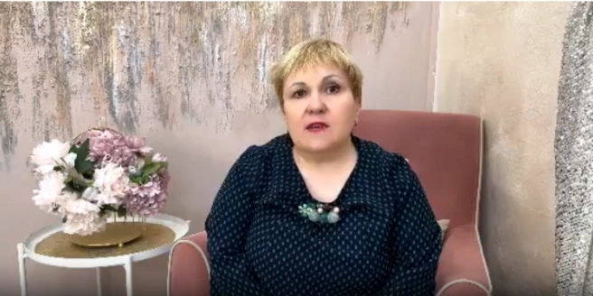 Сама Туранина на вопросы журналиста отвечать не стала — она бросила трубку | Источник: Премия «Женщины НКО» / Vk.com