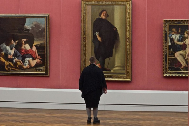 Найди сходство: 10 случайных фотографий из музеев, на которых посетители похожи на картины