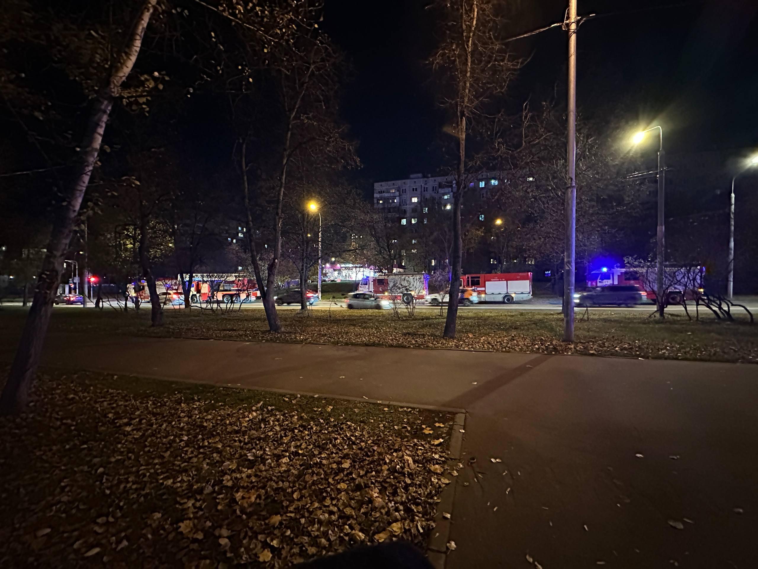 Внутри кричал ребенок. В Москве загорелась квартира, погиб человек