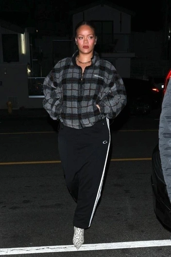 Рианна в самой модной флиске сезона — клетчатой | marieclaire.ru