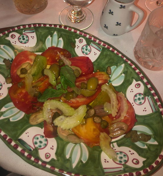 Ирина Шейк показала свой скромный ужин: что в тарелке у супермодели