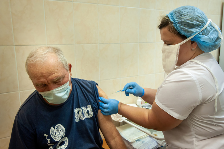 Изучаем внимательно! Три вакцины от коронавируса, которыми сейчас можно привиться в России