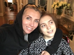 В честь Дня матери Светлана Бондарчук показала редкое фото особенной дочери