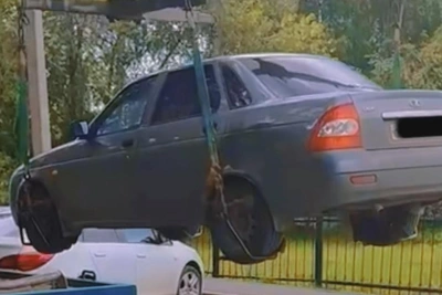 Lada Priora арестована за долг в 353 тысячи рублей