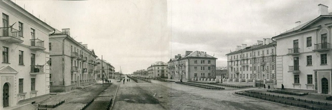 Панорама улицы Молотова в 1949 году | Источник: ОГАЧО