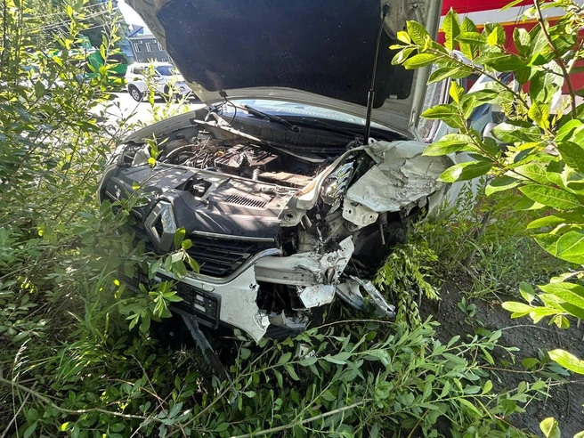 В Renault ехали четыре человека, трое получили травмы | Источник: ГИБДД Челябинска