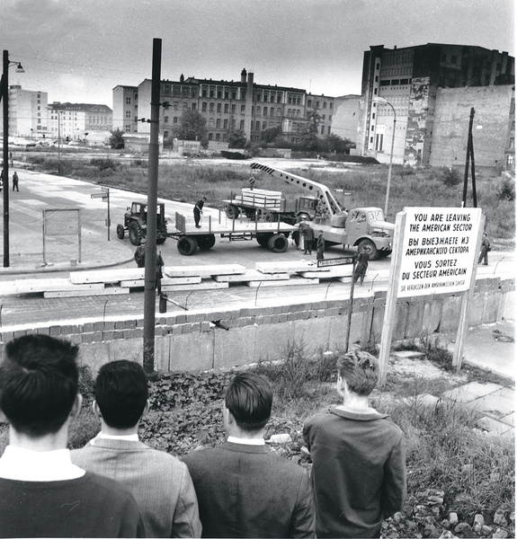 На немецко-немецкой границе: как возникла и рухнула Берлинская стена