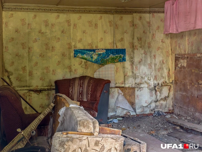 Внутри тоже разруха, но кресла еще стоят | Источник: Булат Салихов / UFA1.RU