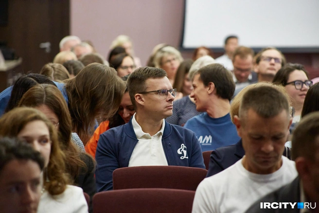 Да и просто внимательно слушали рассуждения эксперта по СМИ | Источник: Даниил Конин / «ИрСити»