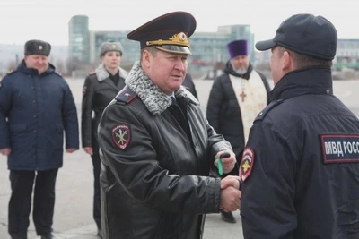 Полицейским в Хабаровске вручили 18 новых машин