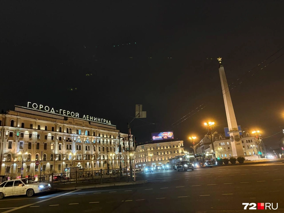 Москва и Санкт-Петербург&nbsp;— два самых крупных города России, но площадь столицы значительно больше площади Питера. Численность населения здесь также меньше | Источник: Мария Токмакова 