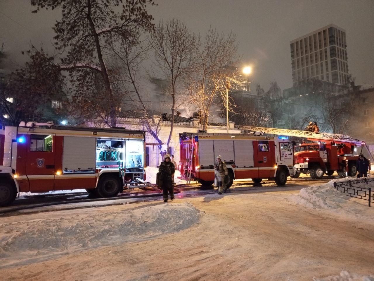 В невезучем особняке в центре Екатеринбурга прогорел уже пятый ресторан -  31 декабря 2023 - Е1.ру