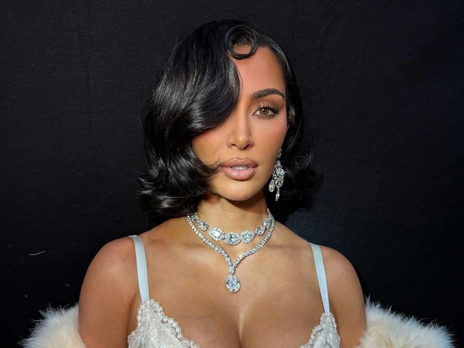 Ким поделилась новыми фото, и теперь уже непонятно, кто кого копирует | Источник: kimkardashian / Instagram (экстремистская организация, деятельность запрещена на территории РФ)