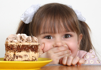 Дети ежегодно съедают сахара столько же, сколько весят