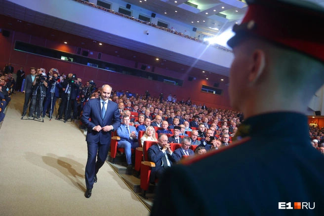 Дениса Паслера пригласили на сцену | Источник: Владислав Лоншаков / E1.RU