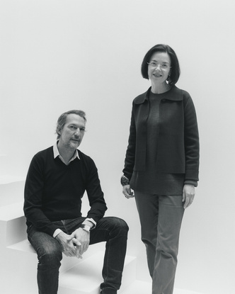 Бенуа-Пьер Эмери (креативный директор Art de la Table Hermè) и художник Натали Роллан-Укель.