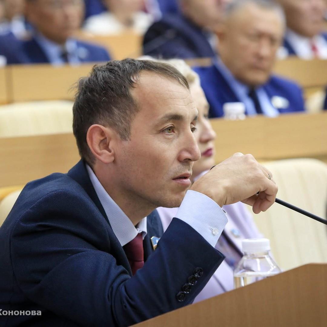 <p>Александр Иванов </p>