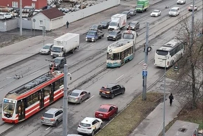Движение трамваев нарушено из-за схода ретротрамвая