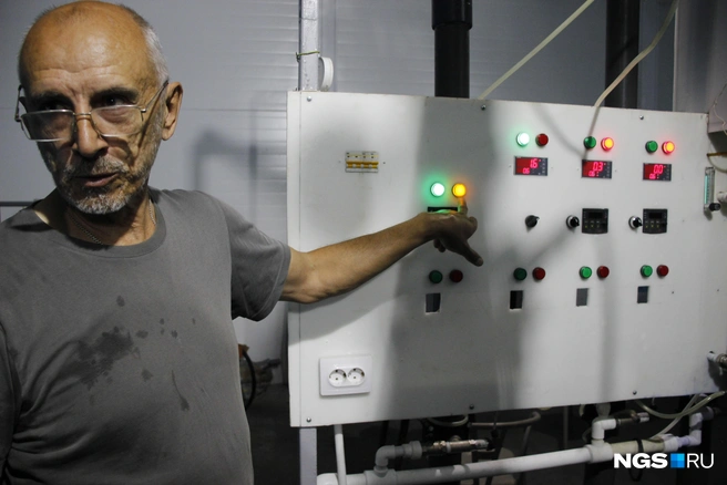 Владимир Кострубов собрал свою ферму самостоятельно, это обошлось ему почти вдвое дешевле готовых вариантов | Источник: Стас Соколов/NGS.RU