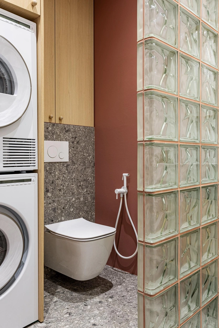 Унитаз, Ideal Standard. Стиральная и сушильная машины Asko. Напольная плитка, Keramin. | Источник: Андрей Кот. Стиль: Алеся Корнилович