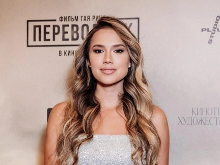 Бородина с другом, преобразившаяся Загитова, Рогов в шортах и сапогах на премьере фильма «Переводчик»