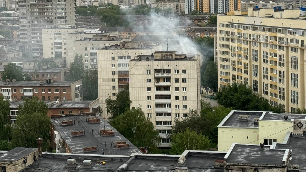 В Екатеринбурге из-за пожара эвакуировали жильцов многоэтажки на Шефской  91/4 - 7 июня 2024 - Е1.ру