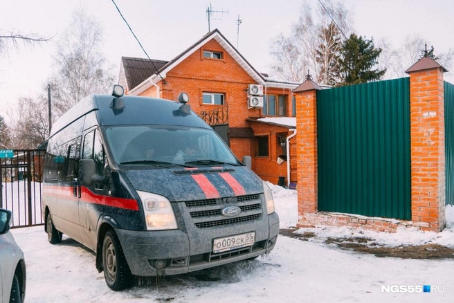 Бизнесмена застрелили во дворе собственного дома. Предположительно, это сделал тюменец, не хотевший возвращать ему долги | Источник: Елена Латыпова / NGS55.RU