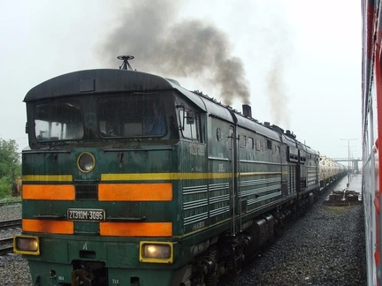 Следователи выясняют причины столкновения поезда и электрички в Москве