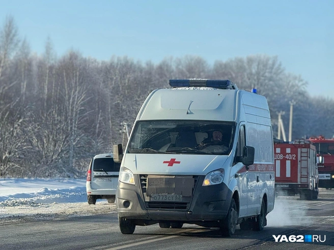 Пострадавших в ДТП увезли на скорой | Источник: Читатель YA62.RU