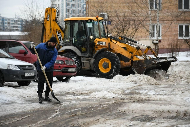 Массовые ДТП, пробки и пауза для самокатов. В Москве и Подмосковье мощный снегопад — онлайн-репортаж | Источник: администрация Химок