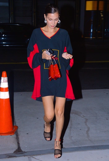 Белла Хадид в Нью-Йорке, 1 августа | marieclaire.ru