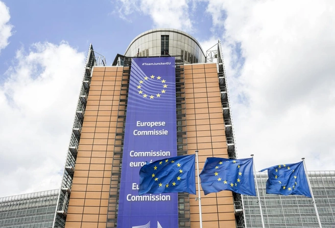 Politico: Германия, Франция и Италия могут стать главными гарантами 210-миллиардного кредита Украине | Источник: Mesut Dogan / iStock