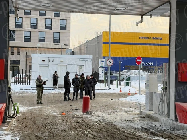 Подросток, обвиняемый в поджоге АЗС, избежал СИЗО | Источник: FONTANKA.RU