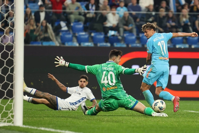 Нервный Карпин, гол пяткой и спорный VAR: как «Зенит» дожал «Динамо» в концовке | Источник: Сергей Михайличенко / «Фонтанка.ру»