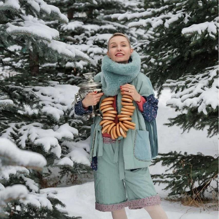 <p>Елена Хвоя</p>