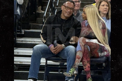 NeNe Leakes целуется с адвокатом на матче в Мемфисе