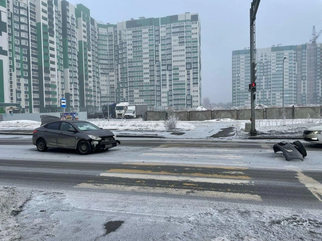 В Оренбурге на улице Рокоссовского женщина за рулем «Хендэ» влетела в столб | Источник: УМВД России по Оренбургской области