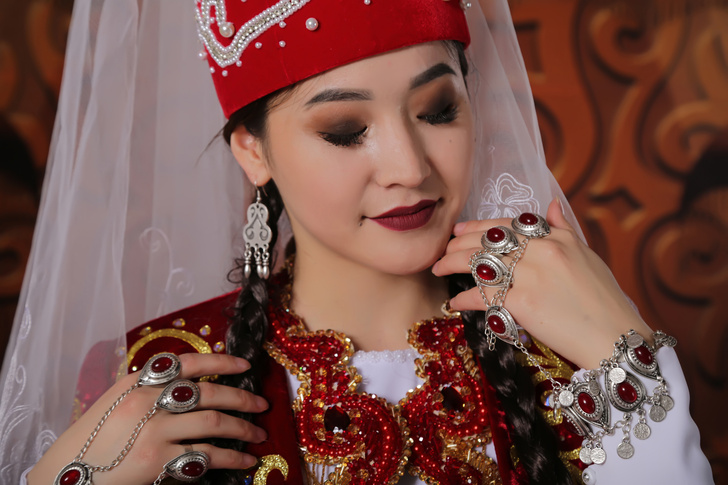 Трое детей — минимум, шесть — в порядке вещей: по каким правилам живут современные семьи в Казахстане