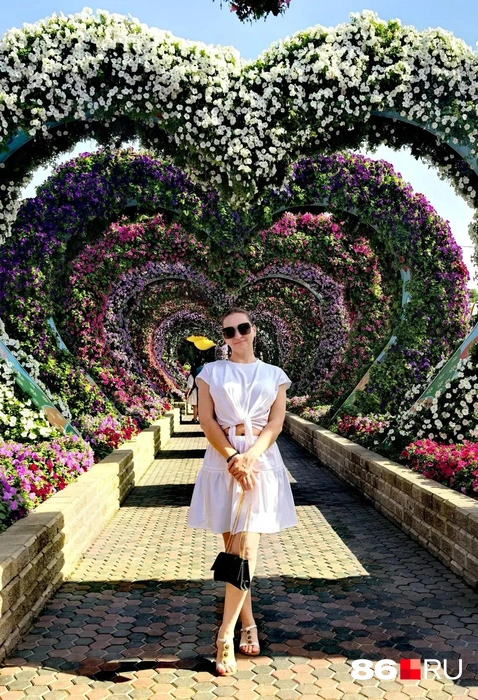 Арки-туннели в виде сердец — изюминка Сада цветов | Источник: Анастасия Шевякова / 86.RU