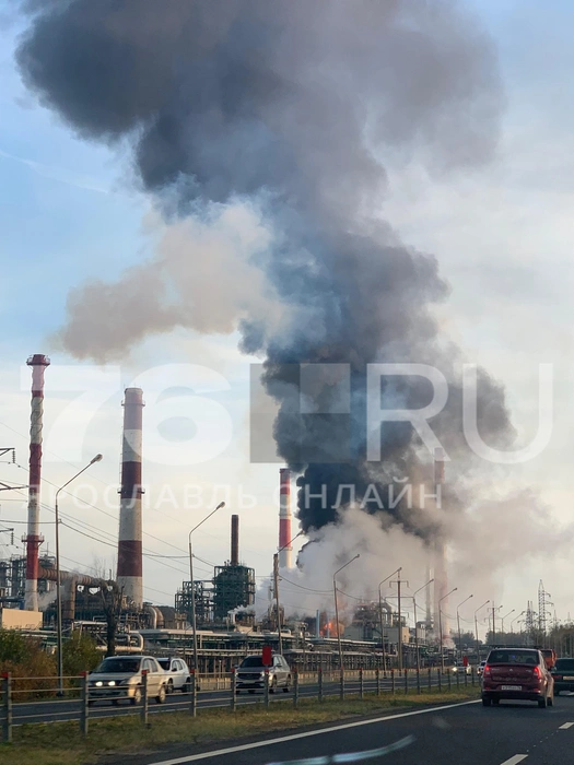 Пожар тушили более 100 человек | Источник: читатель 76.RU