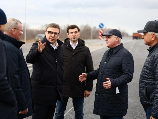 Губернатор совместно с вице-губернатором Андреем Фалейчиком, мэром Челябинска Алексеем Лошкиным и первым заместителем министра дорожного хозяйства Андреем Ксензовым подвел итоги строительного сезона | Источник: пресс-служба губернатора Челябинской области